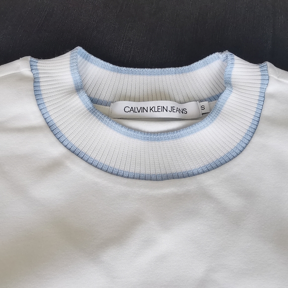 Brand New Calvin Klein Sweater - Picture 4 of 9